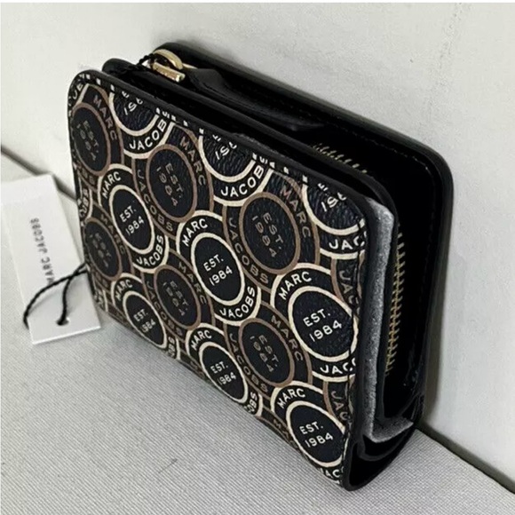 New Marc Jacobs Logo Compact Wallet Black Multi - Picture 2 of 5